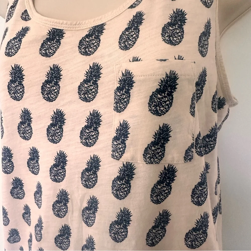 Women’s J. Crew Cream and Navy Blue Pineapple Cotton Tank Top Pocket Size XS